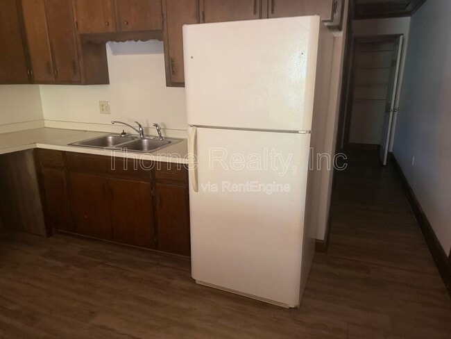 Building Photo - 1254 Thorpe Rd