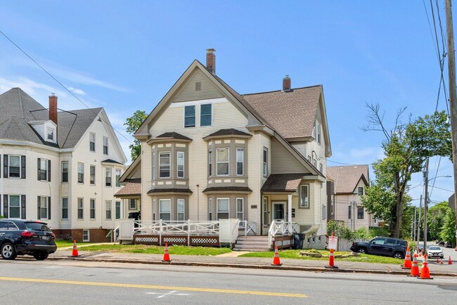 Building Photo - 494-496 Main St
