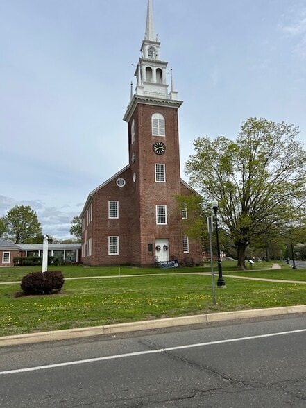 Building Photo - 108 Broad St
