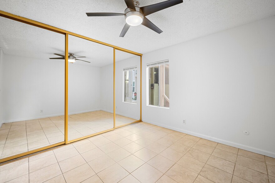 Building Photo - 409 Burchett St