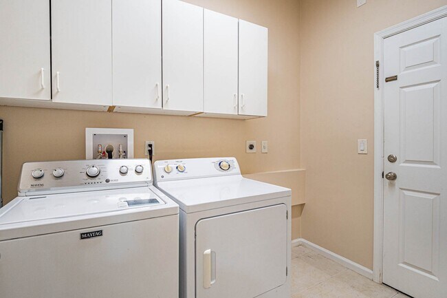 Building Photo - 603 Calamondin Way SW