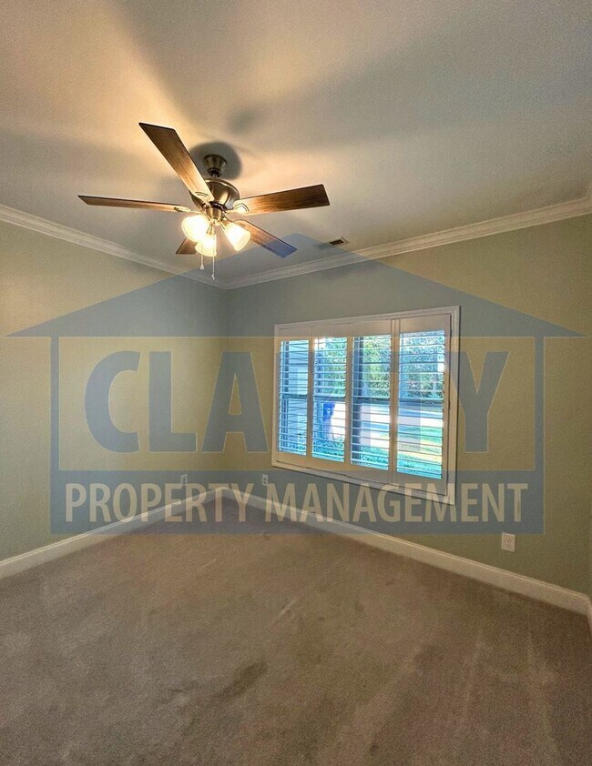 Building Photo - Single-level two bedroom townhome!