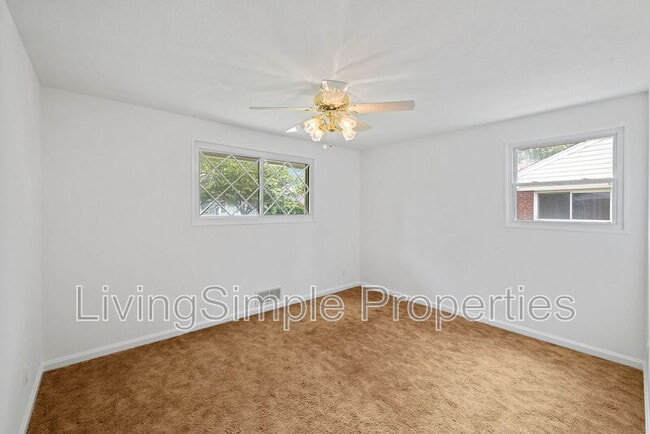 Building Photo - 1207 Brooke Dr