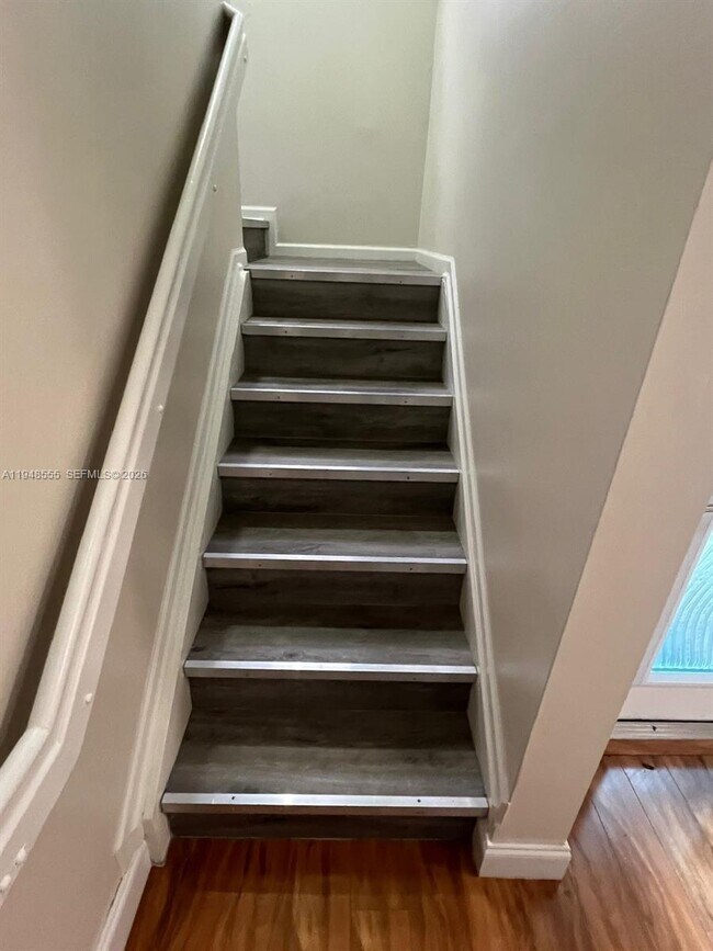 Building Photo - 252 City View Dr