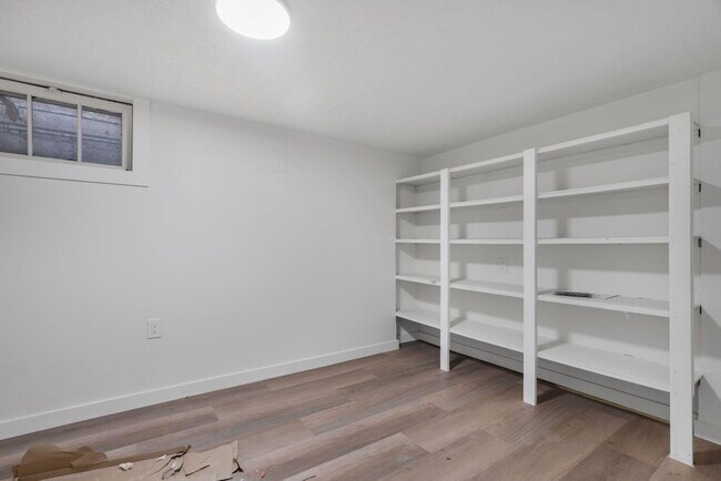 Building Photo - 219 Solano Dr SE