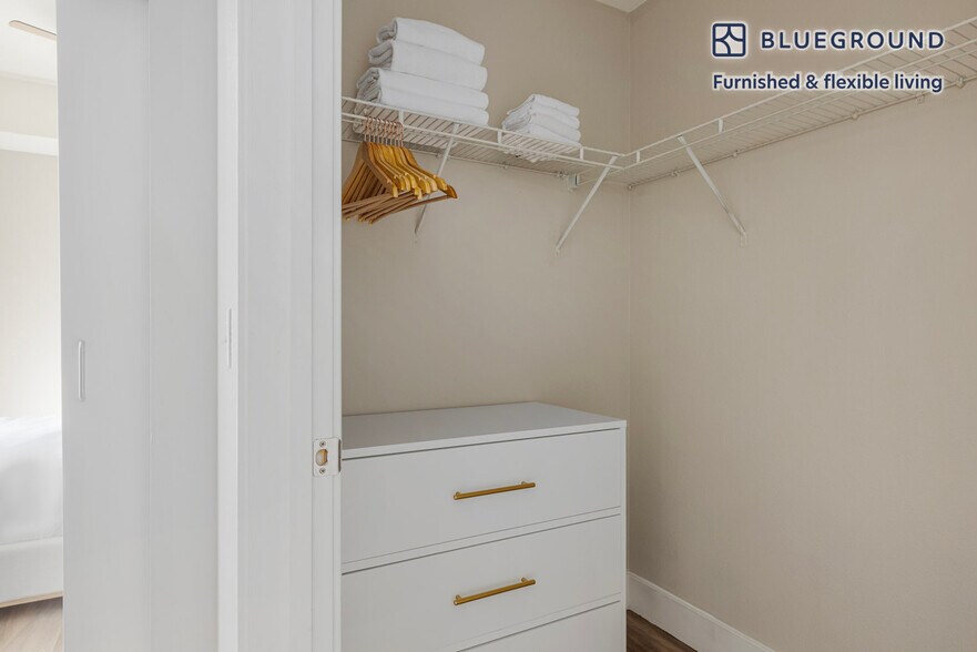 Building Photo - 545 San Antonio Rd