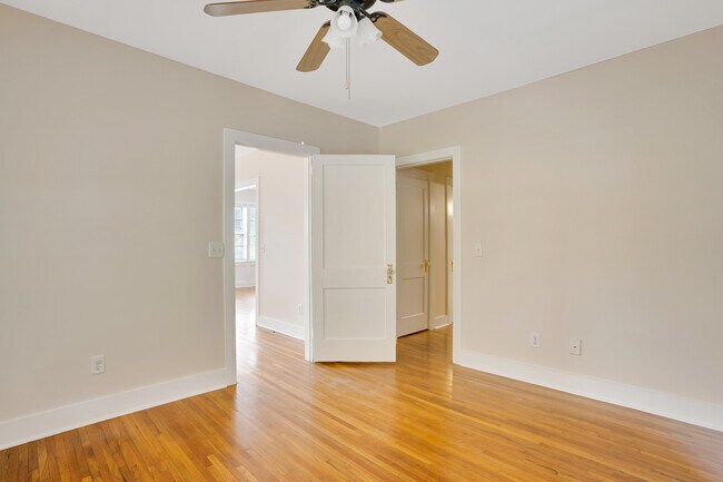 Building Photo - 1607 Knickerbocker Ave