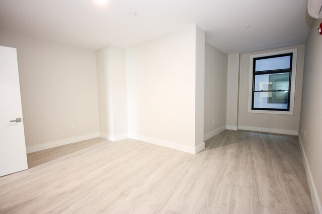 Building Photo - 141 Newark Ave