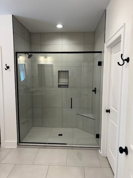 Building Photo - 647 Sire Ave