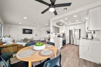 Building Photo - Fully Furnished 3 bedroom home where elegance meets cozy!