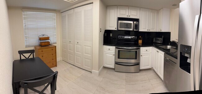 Building Photo - 1700 NW 80th Ave