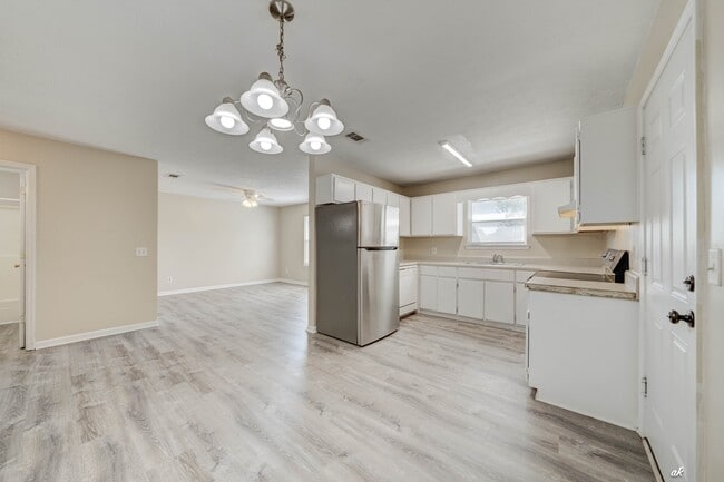Building Photo - 3722 Burnham Way