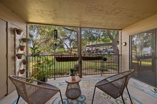 Building Photo - 1135 Barton Hills Dr