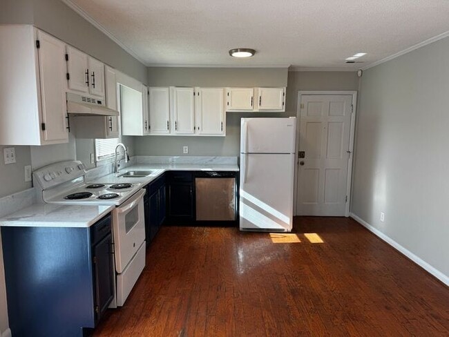 Building Photo - 3 Bedroom 1 Bath in Hope Mills