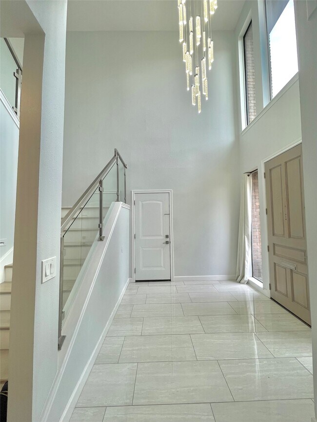 Building Photo - 6000 Sugar Hill Dr