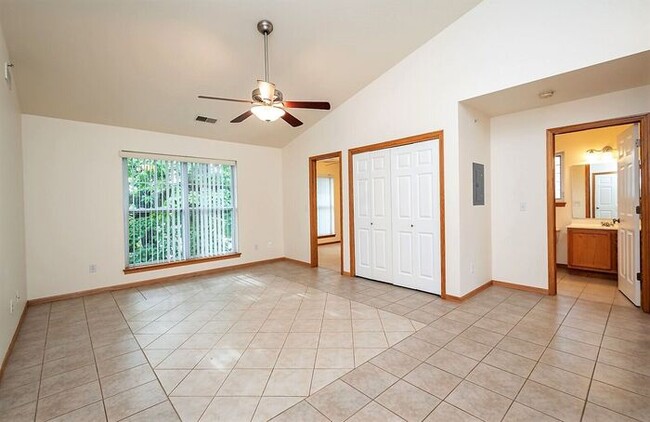 Building Photo - $2,695 | 4 Bedroom, 2 Bathroom | 3rd Floor...