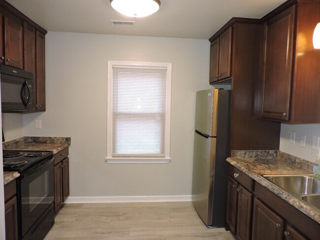 Building Photo - Call 804-642-2106 ofc 9:30 to 2:30