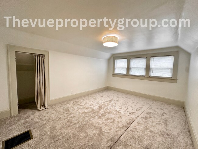 Building Photo - Completely remodeled 3 bedroom, brimming with charm & modern updates!