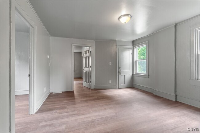 Building Photo - 211 Ash St