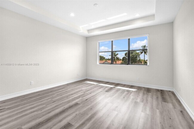 Building Photo - 855 SW 113th Ln