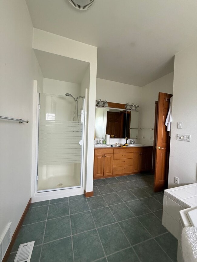 Building Photo - Beautiful Lynden Home!
