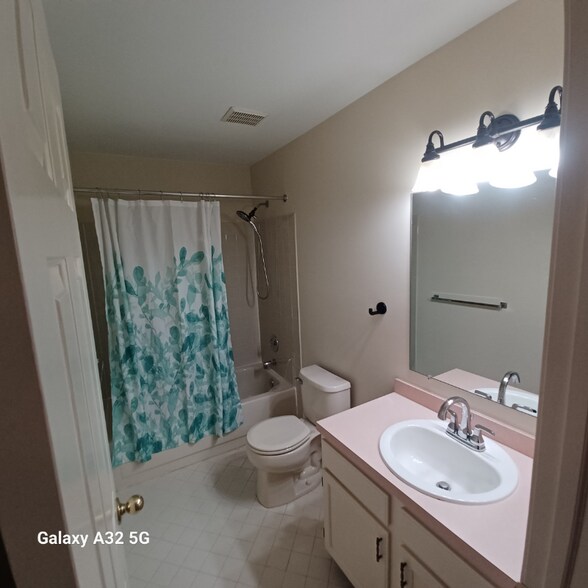 Building Photo - 113 Glennbrook Ct