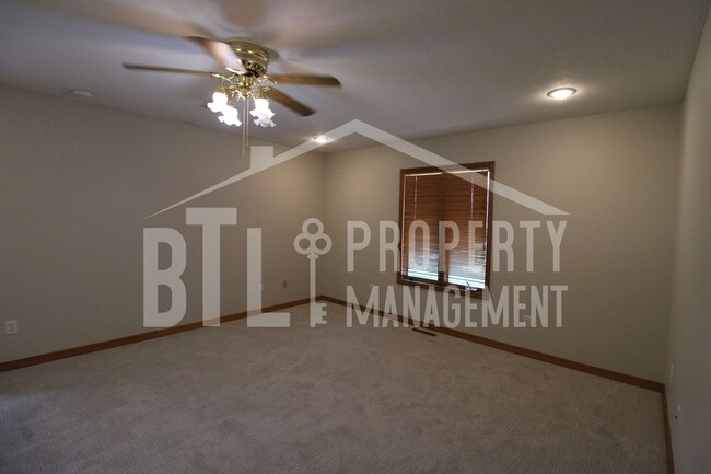 Building Photo - Beautiful 3 Bedroom 2 Bathroom Home!