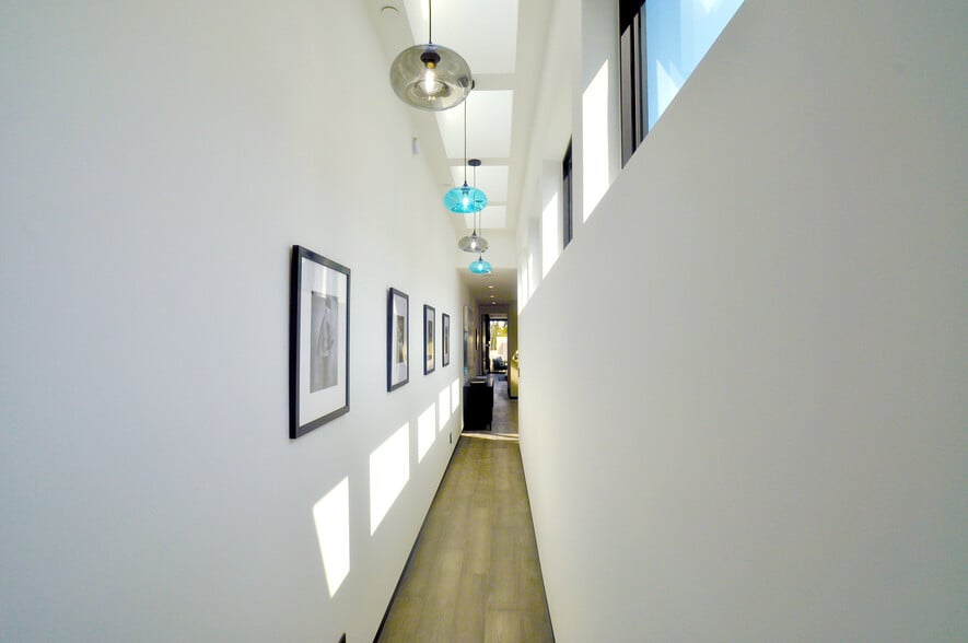 Building Photo - 838 California Ave