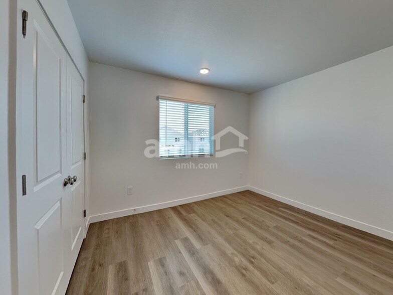 Building Photo - 9717 W Luxton Ln