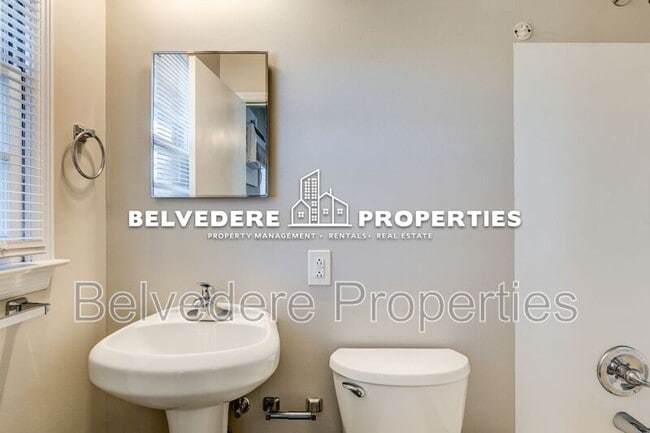 Building Photo - 215 McIver St