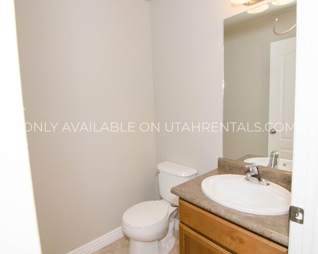 Building Photo - 1054 W 70 N