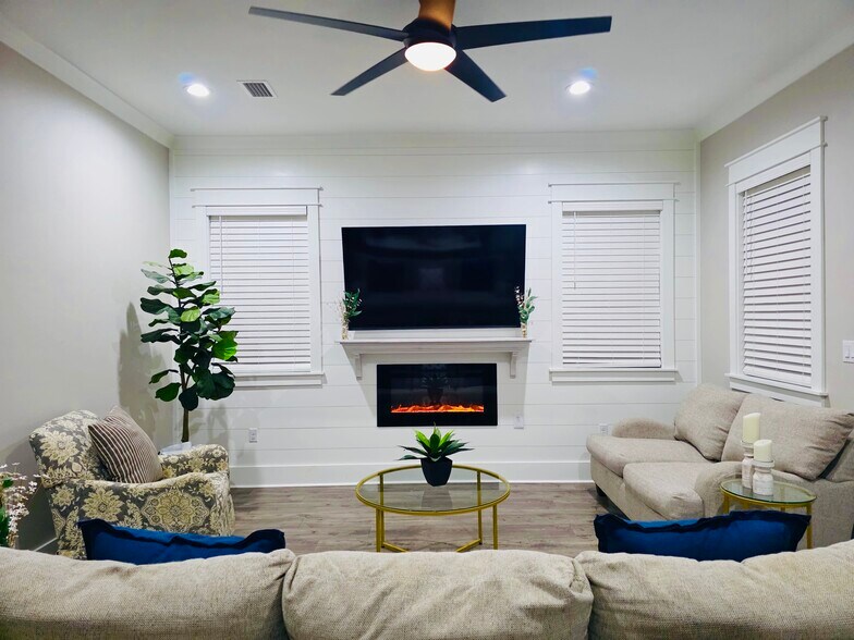 Building Photo - 219 Rearden Way