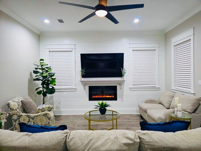 Building Photo - 219 Rearden Way