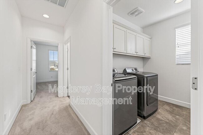 Building Photo - 480 Palisade Dr