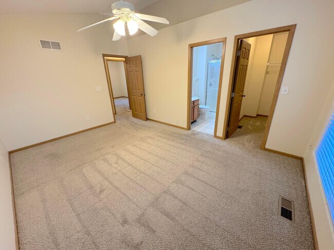 Building Photo - 8577 Clover Glade Dr