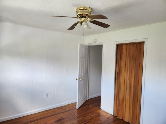 Building Photo - 648 E Scott St