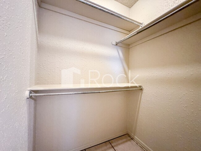Building Photo - 7024 Woodlake Dr