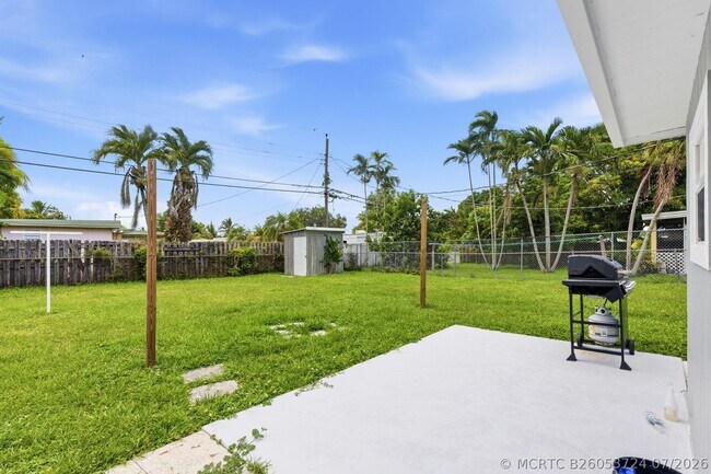 Building Photo - 6273 SW 25th St