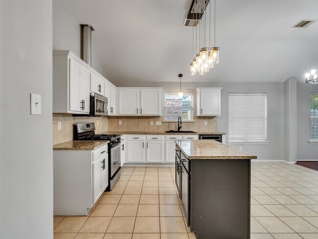 Building Photo - 3417 Cypress Village Dr