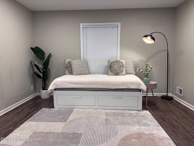 Building Photo - 305 Moser Rd