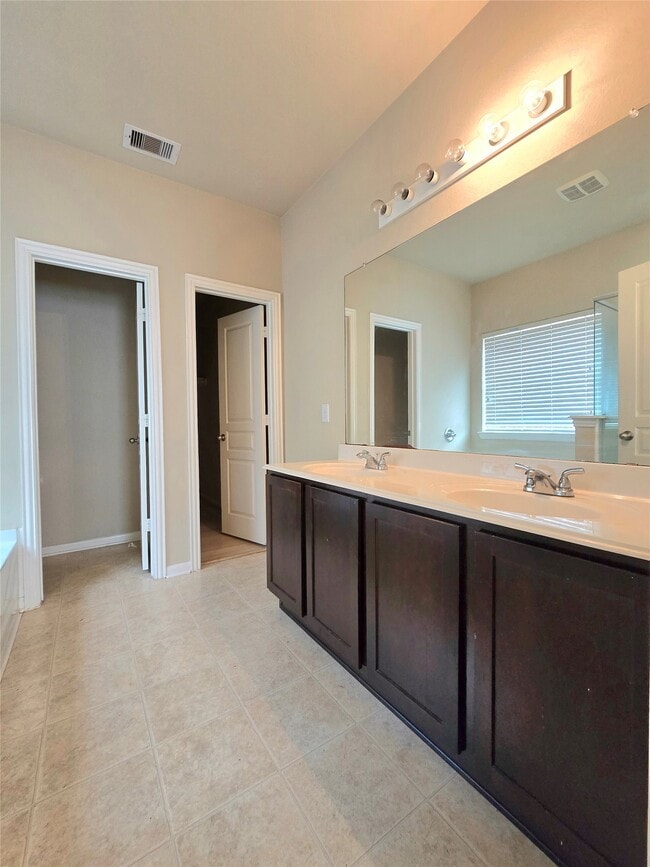 Building Photo - 18319 Tuscana Shores Dr