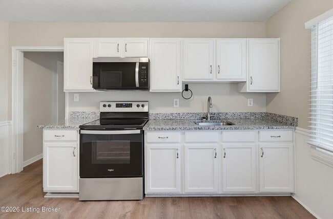 Building Photo - 4015 Valley View Dr