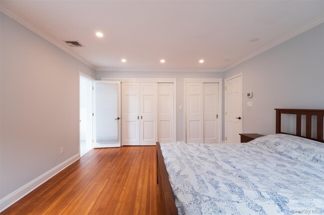 Building Photo - 217 Larchmont Ave
