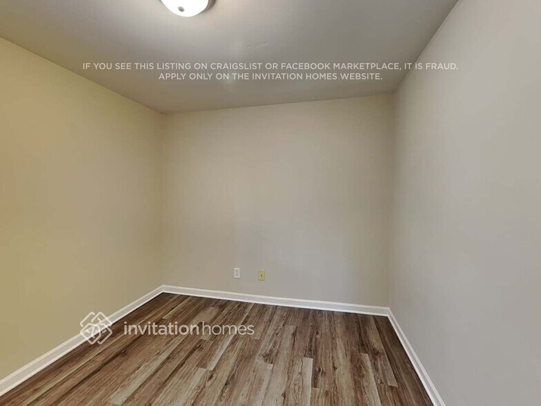 Building Photo - 2120 Centergrove Rd