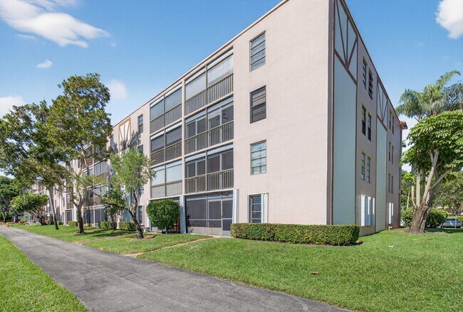 Building Photo - 7340 Amberly Ln