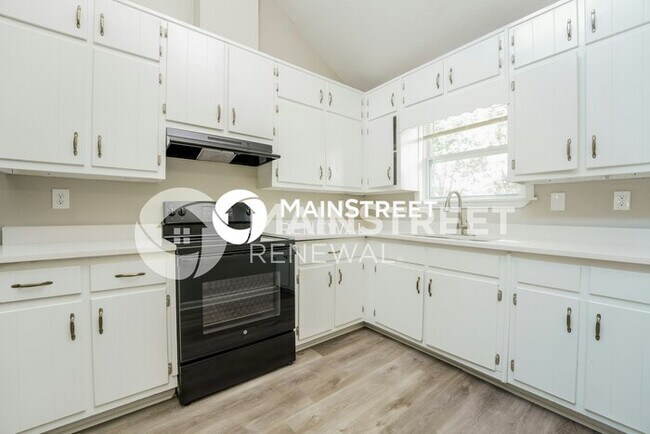 Building Photo - 3 Bedroom Pet-Friendly Home in Decatur, GA with Main Street Renewal