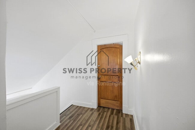 Building Photo - 2209 Summit St