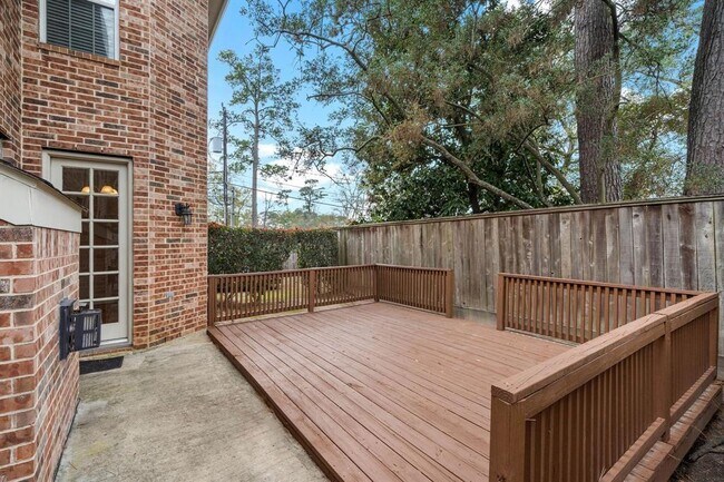 Building Photo - 1503 Shady Villa Fern