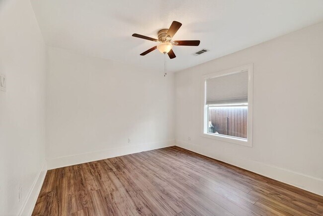 Building Photo - 4520 Sharon St