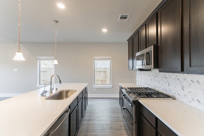 Building Photo - 10639 Whitejacket